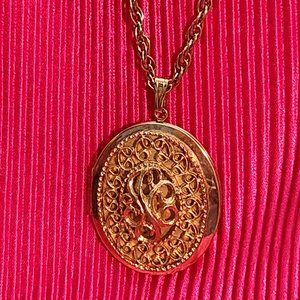Locket Gold filigree Sarah Coventry Vintage